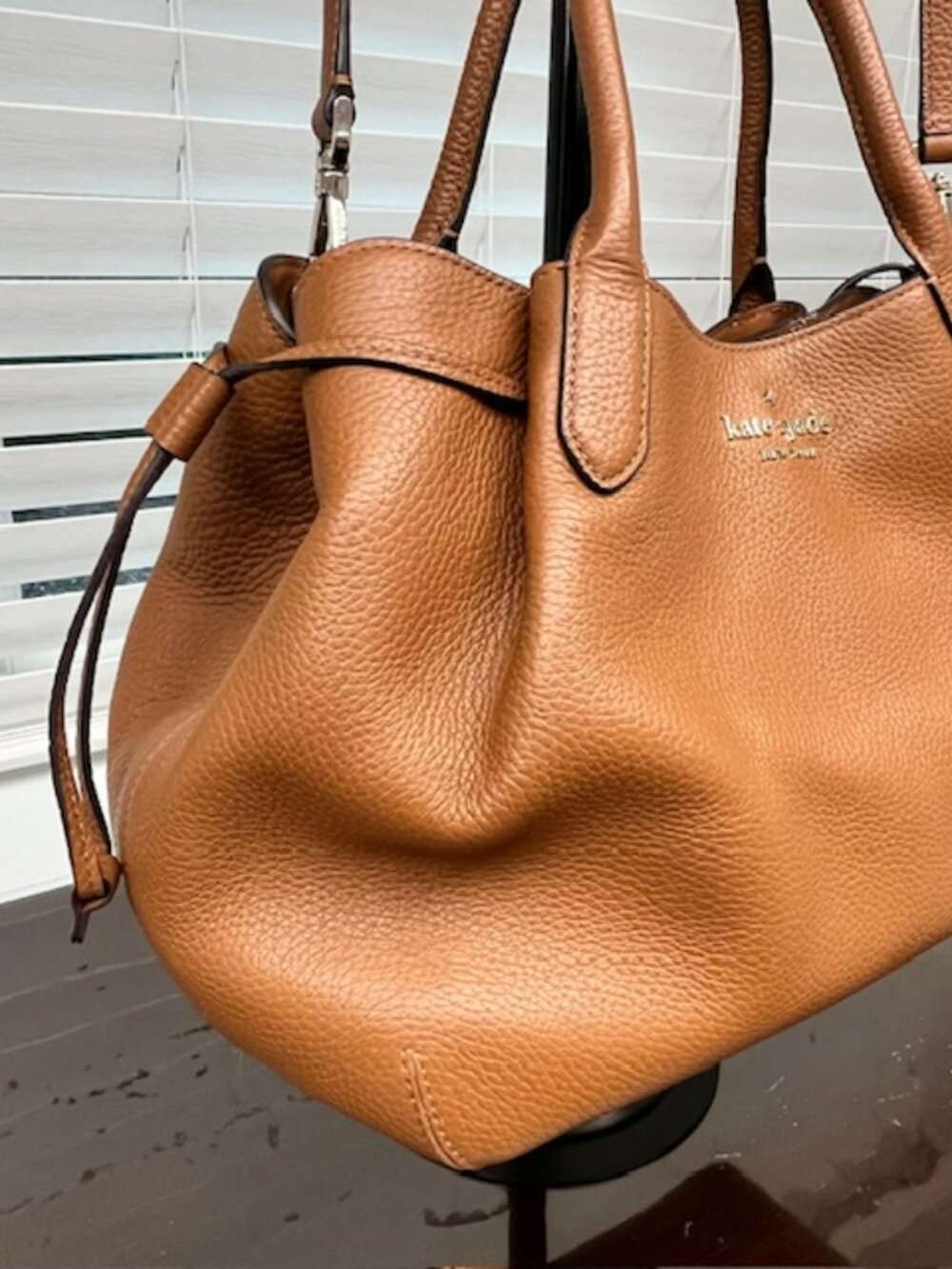 Kate Spade Bag - lots of pockets! - Picture 3 of 10